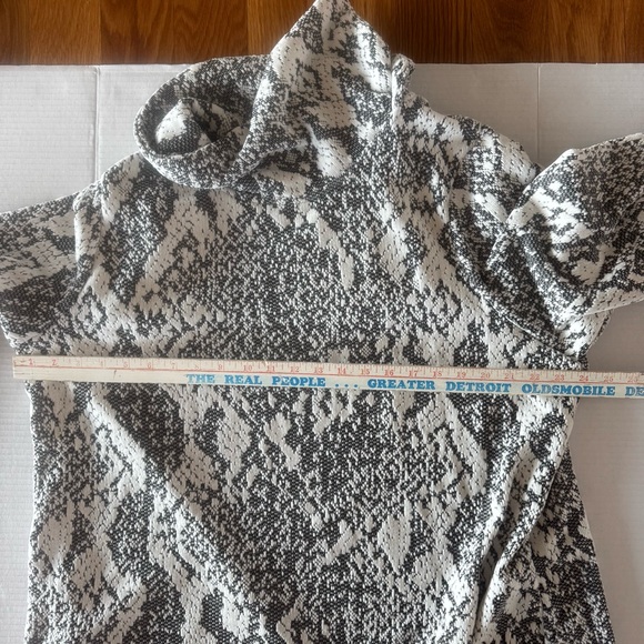 Ruby Rd Plus Size Chenille Snakeskin Jacquard Top size 1X (Q1) - Picture 5 of 8